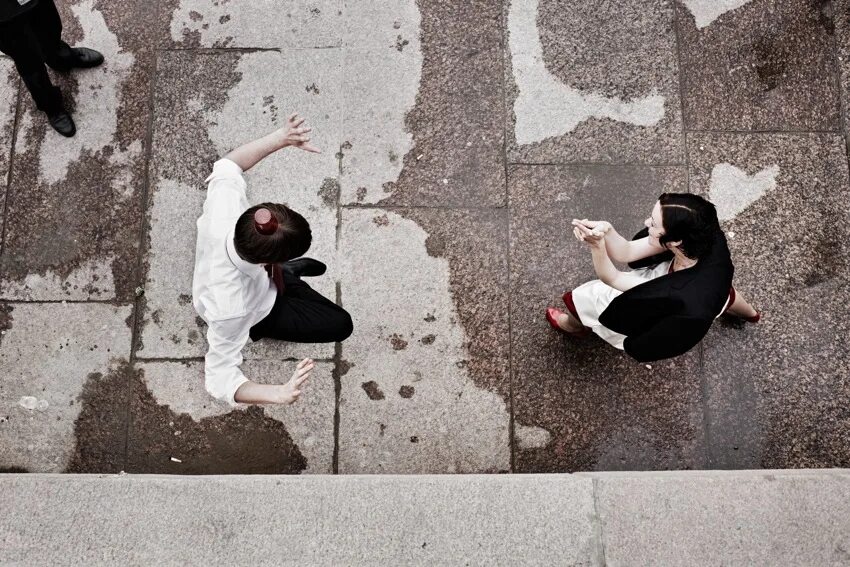 Абсурд сериал 2022. Абсурд картины. Michael cheval (михаил хохлачев) куклы. Абсурдизм картины. Современное искусство абсурд.