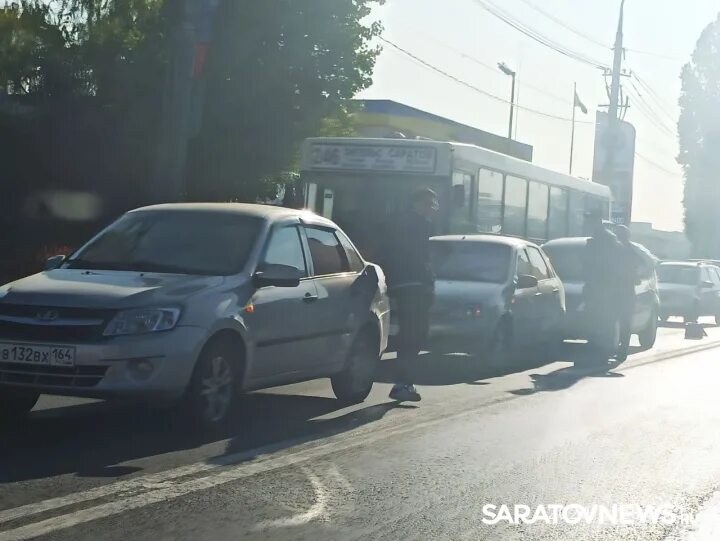 Дтп проезд на желтый. Авария на лесозаводской в энгельсе сегодня. авария 4 10.2017. энгельс на лесозаводской. авария на проезде девичьего поля. авария на молодежном проезде саратов.