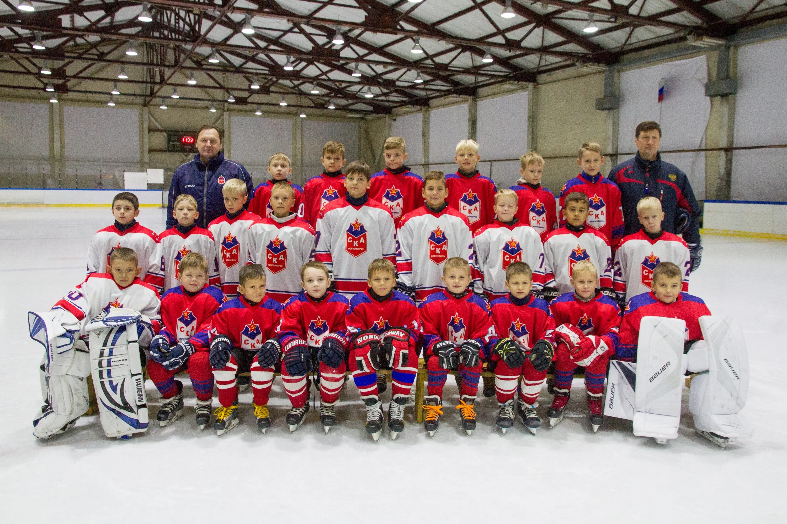 Хоккейная команда звезда Новосибирск. Команда Авангард хоккей 2010г. Команда хоккей дети.