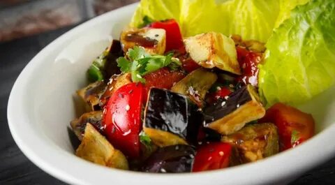 Салат с баклажанами помидорами мясом