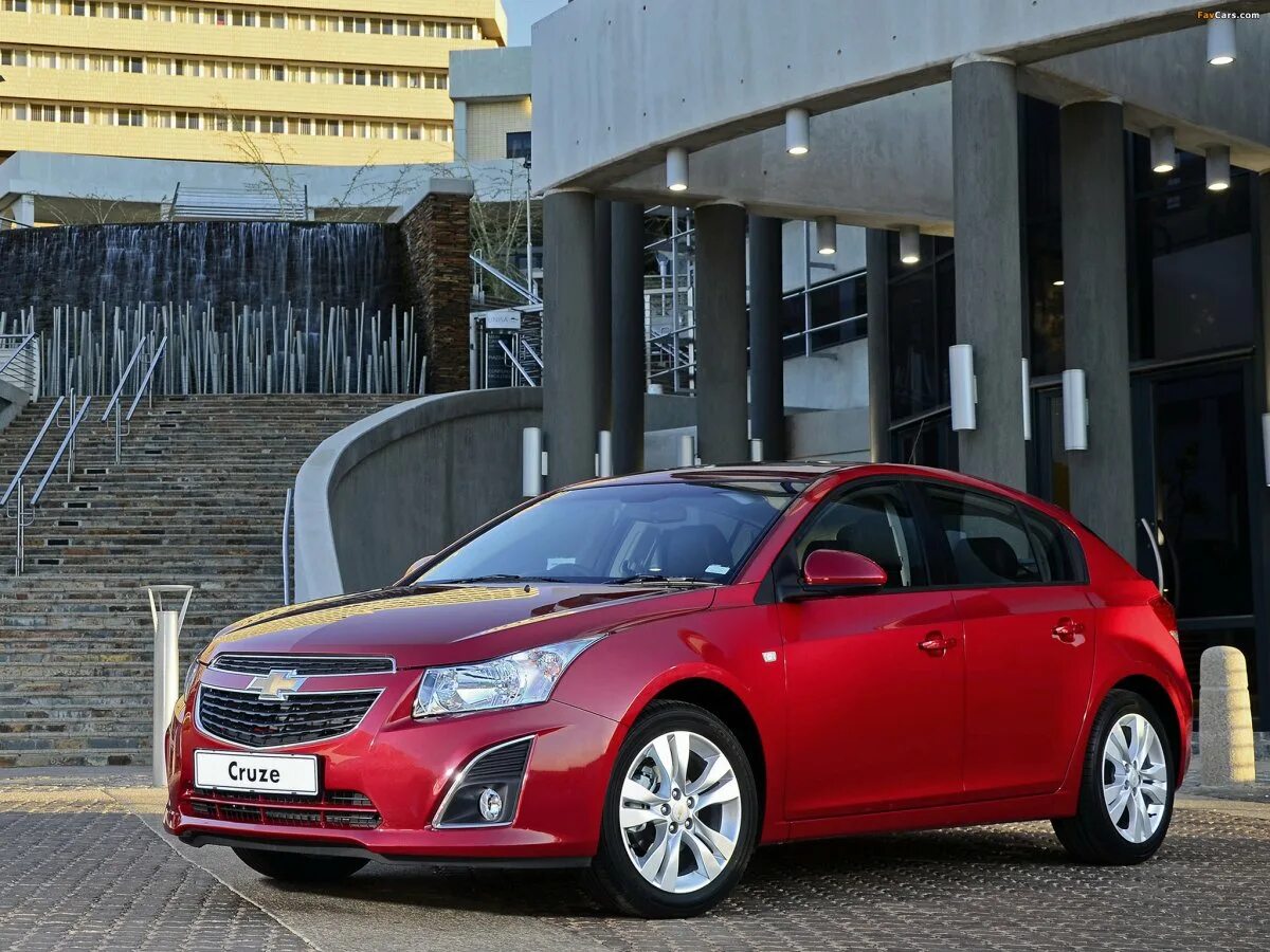 Chevrolet Cruze Hatchback 2012. Шевроле Круз хэтчбек красный. Chevrolet Cruze 2012 хэтчбек. Шевроле Круз j300. Автомобиль шевроле хэтчбек