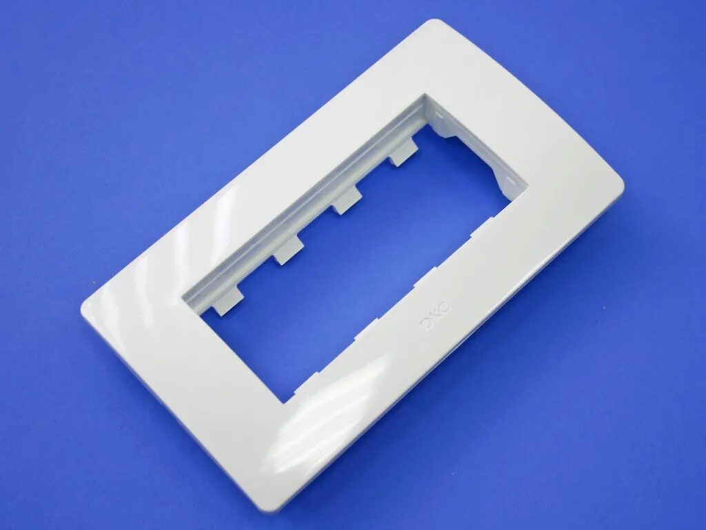 Рамка 080251 legrand суппорт. Каркас dkc 10242. Суппорт 2 модуля универсальный. Суппорт legrand 80251. Gewiss суппорт.