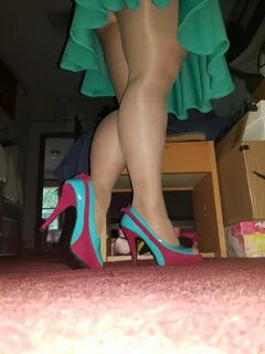 Gallery - NylonsandSocks.