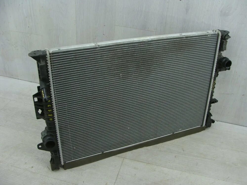 Радиатор охлаждения фокус 1. Форд мондео 3 радиатор охлаждения. Ford 1790336 радиатор двс. Радиатор охлаждения двигателя zetec 2. 0 2008.