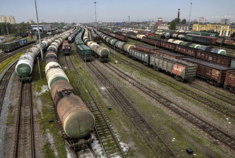 Поезд много вагонов. Много поездов. Сортировочная станция на ЖД транспорте. Сортировочная станция Санкт-Петербург. Паровоз на сортировочной станции в Питере.