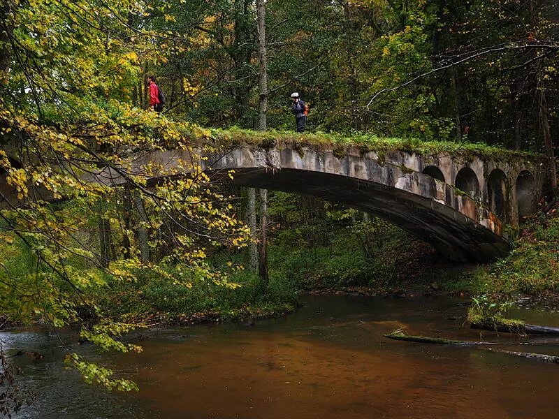 красный мост через реку. мост красный дракон в ханты-мансийске зимой. красный мост через реку. мост через сейм курск. мост дракон в ханты-мансийске.