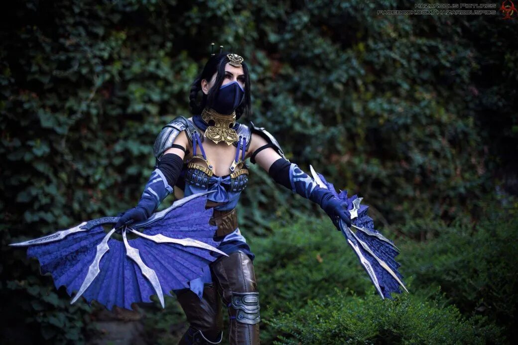 Китана мортал комбат. Mortal Kombat Kitana. Китана веер Mortal Kombat. Принцесса Китана. Косплей бс