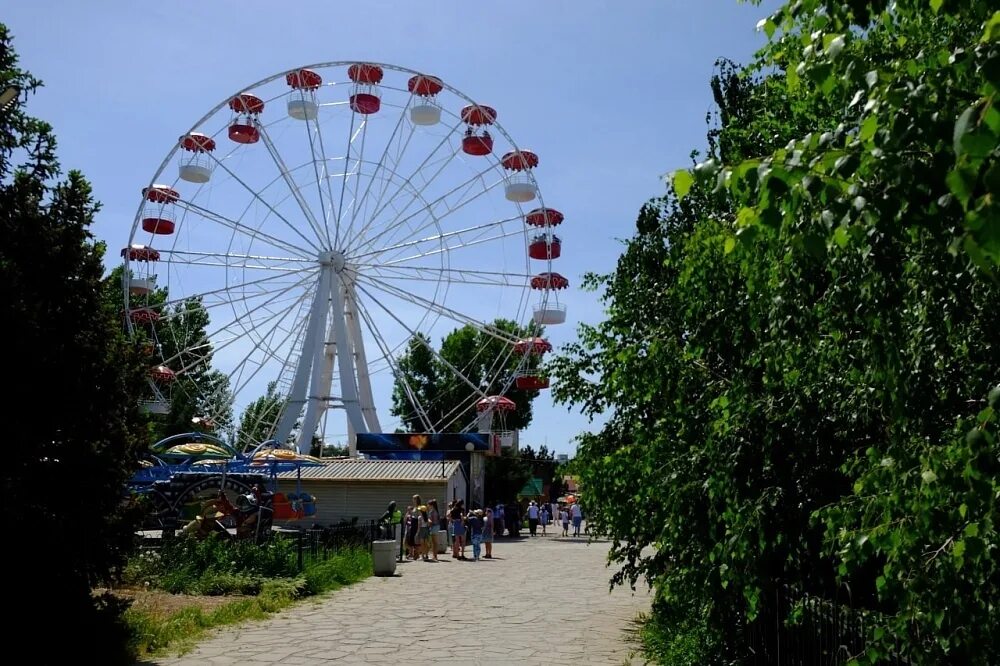 Парк Планета Астрахань. Парк аттракционов Астрахань парк. Парк Планета Астрахань аттракционы. Парк Планета Сарычев.