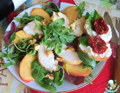 Салат с персиками и курицей