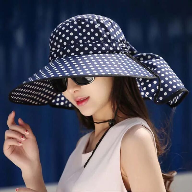 Девушка в шляпе и очках. Девушка в шляпке. Очки под шляпу. Джессика альба солнечные очки. Женщина в шляпе с широкими полями.