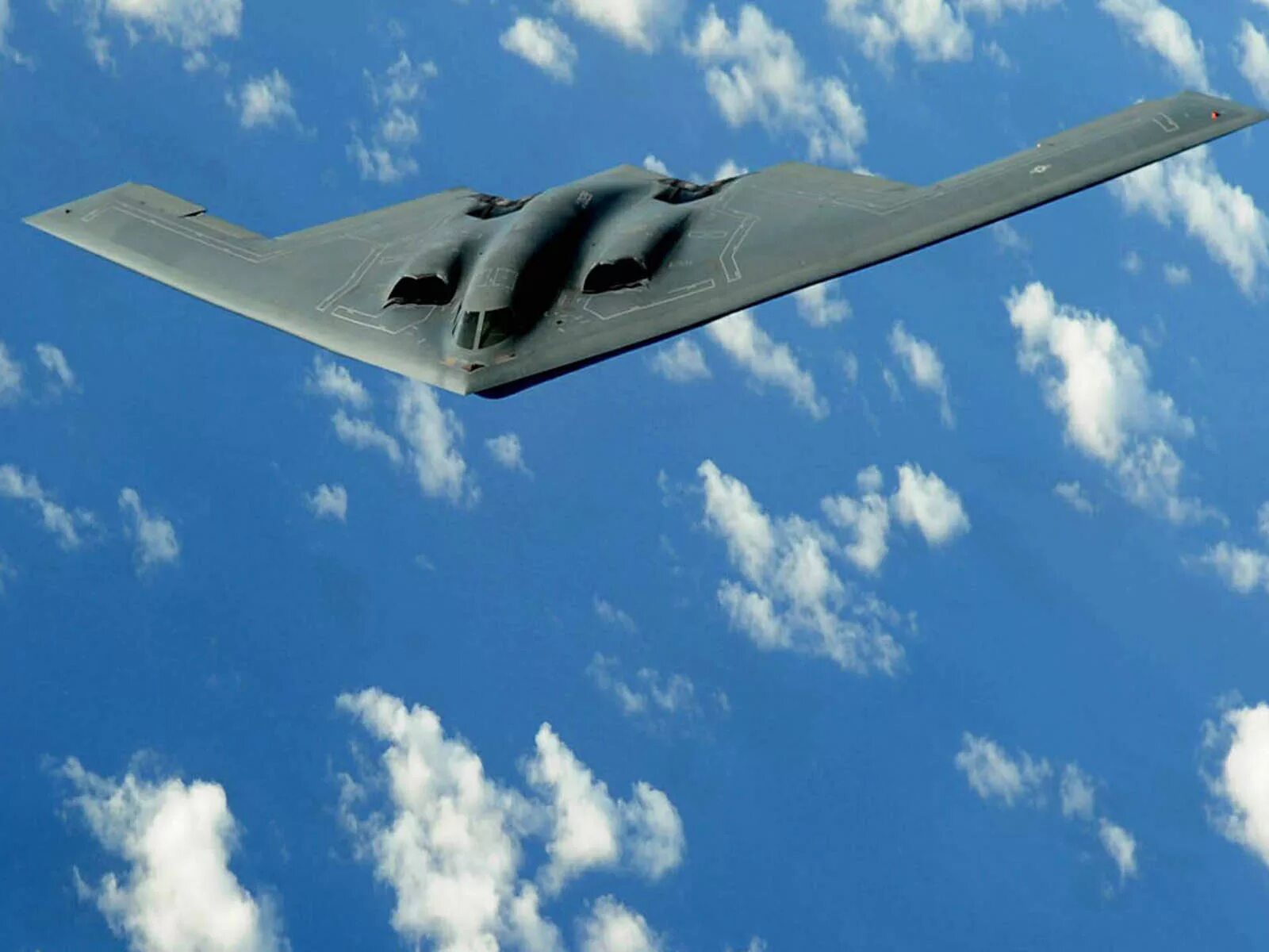 Истребитель b2. B-2 Spirit: стелс-бомбардировщик. B-2 Spirit Stealth Bomber. Стелс бомбардировщик б2. Бомбардировщик б2 спирит.