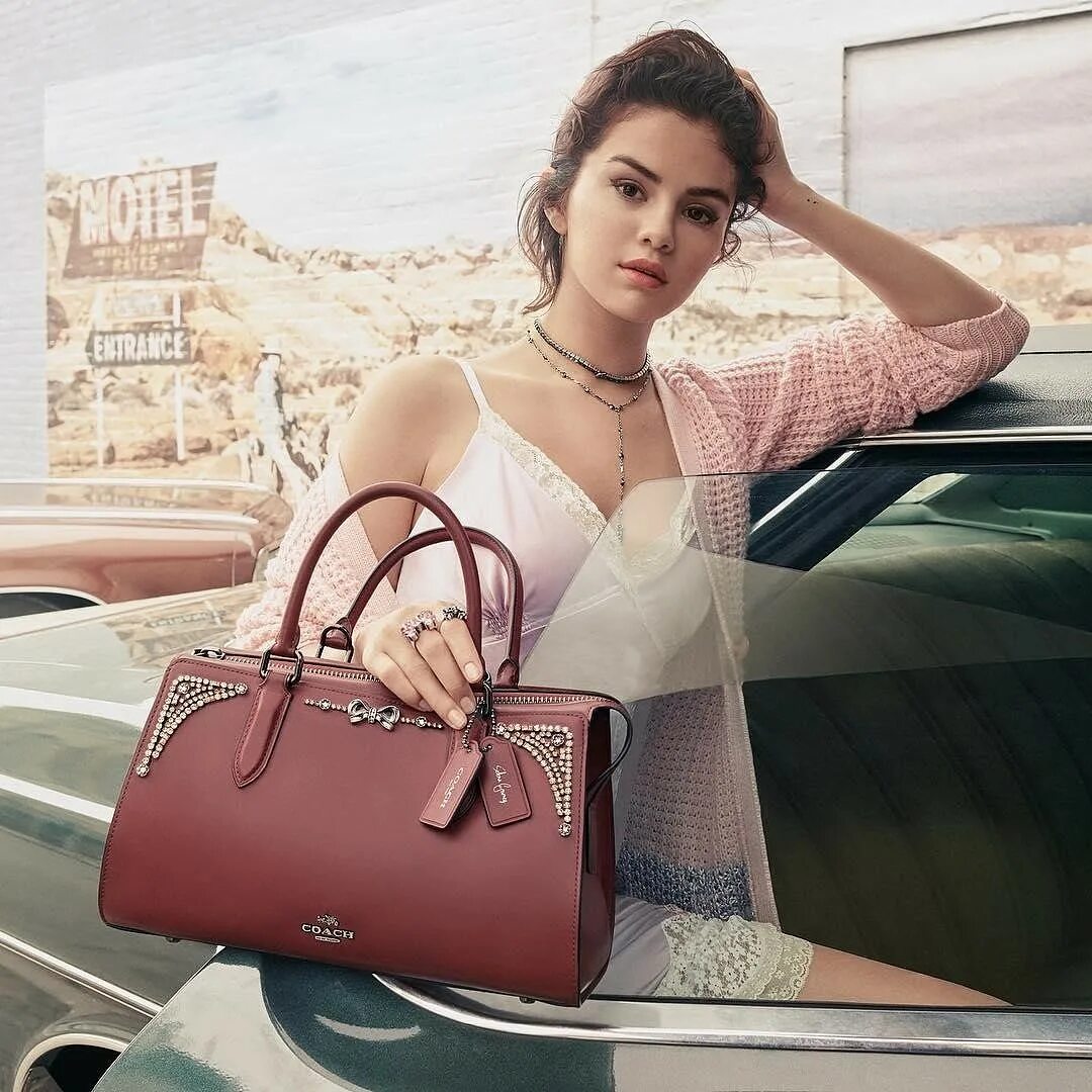 Селеной гомес инстаграм. Сумка coach selena Gomez.