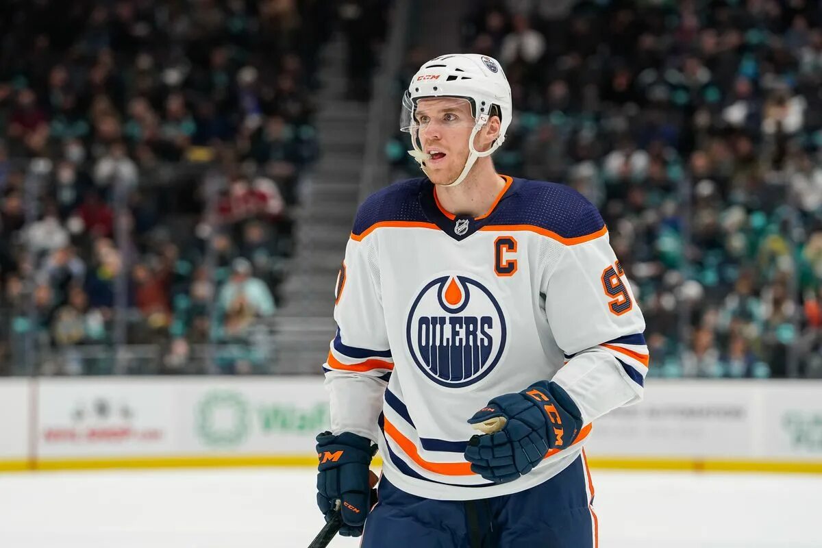 Коннор макдэвид. Коннор макдэвид эдмонтон ойлерз 2025. connor mcdavid 2025. коннор макдэвид в детстве. коннор макдэвид девушка.