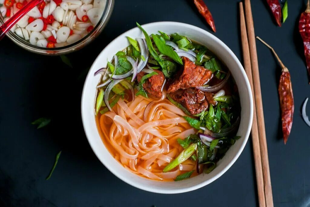 Изакая кои. Noodle bar киров. Киров азиатская кухня. Кафе корейской кухни киров. Вьетнам рамен.