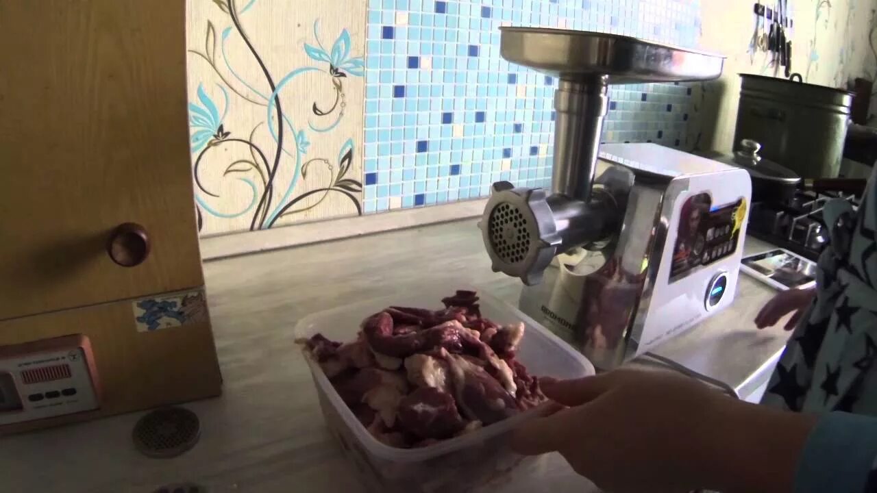 Подарили мясорубки. Мясорубка Redmond RMG-1205-8. Мясорубка Red RMG-124. Насадка для мясорубки редмонд 1205-8. Мясорубка редмонд 1250.