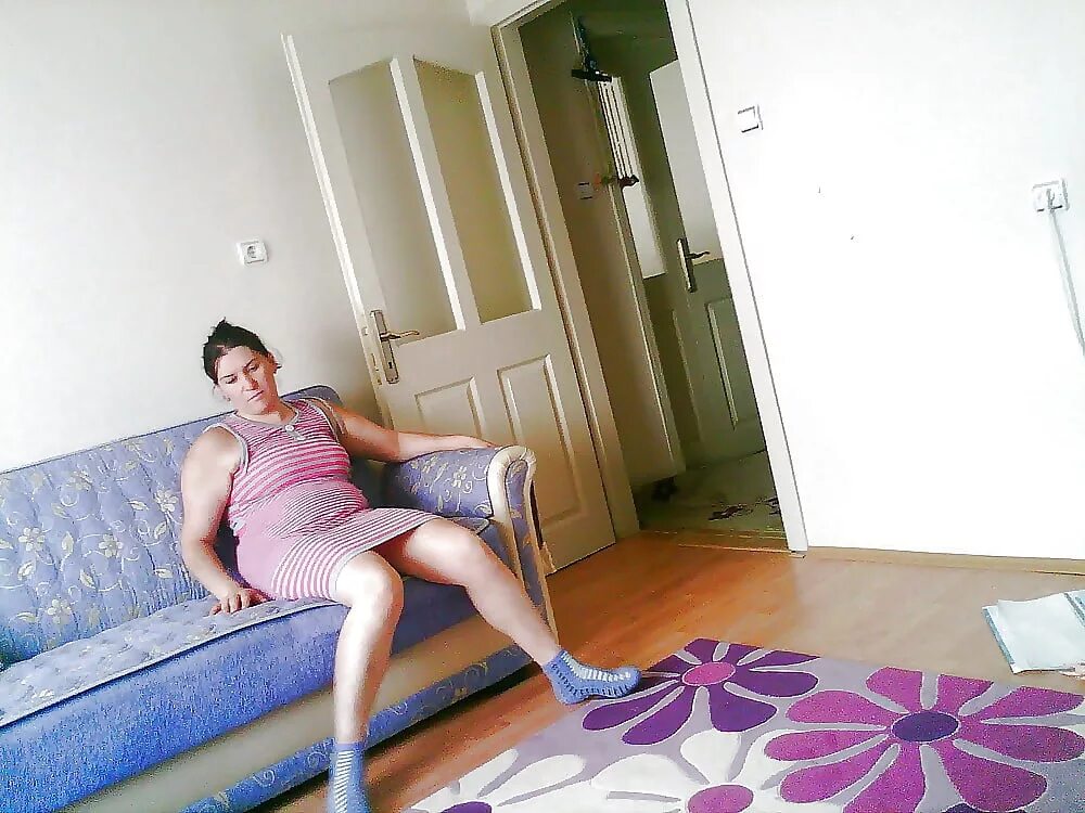 Wife hidden home. Wife hidden home. Ножки в транспорте. Колготки подглядывание. Реал лайф кам.