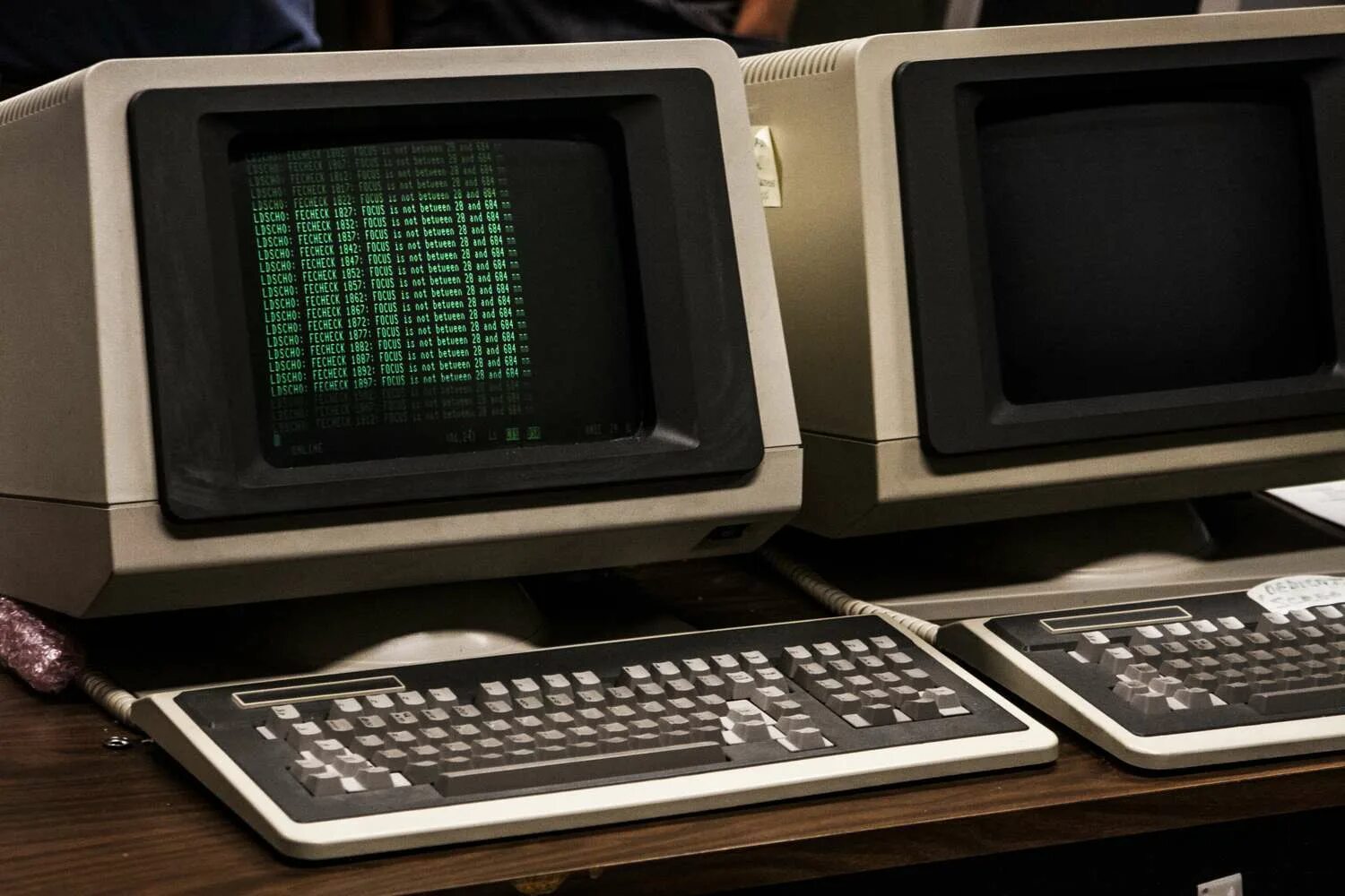 Tried computers. Первый компьютер Бейсик. ЭВМ на Бейсике. Самый первый компьютер. Программируемый компьютер.