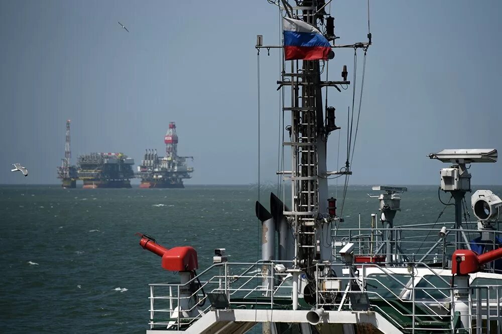 Нефтя ое. Платформа нефтяная delta brent. нефтяные вышки на каспии. нефтяная платформа баку. нефтяная платформа в каспийском море.