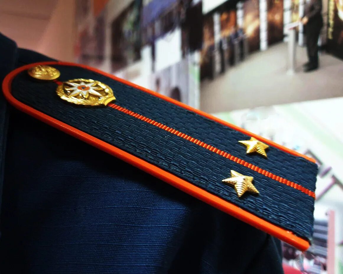 Как получить лейтенанта в полиции. Погоны лейтенанта мчс. погоны лейтенанта мвд. погон лейтенант мчс россии. лейтенантские погоны мчс.
