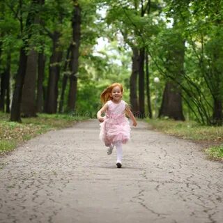 Утром я одеваюсь и убегаю