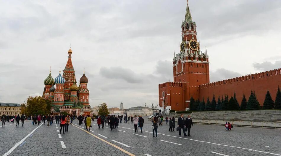 Красная площадь в апреле. Красивая москва. Красивая москва. Москва красная площадь 1999. Когда уже в москве будет по холодание.