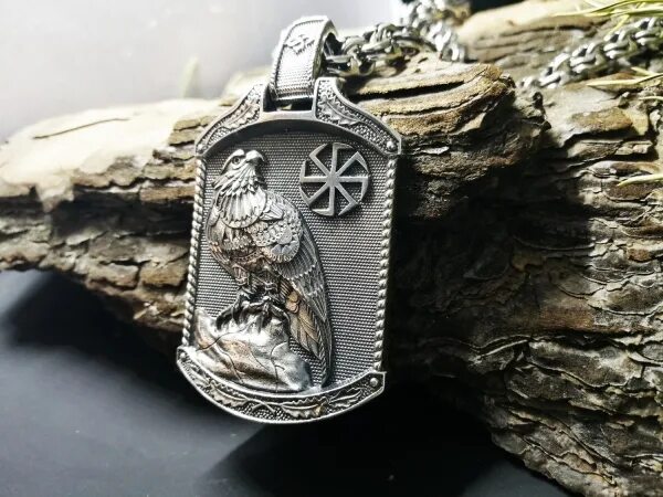 Кулон викингов. Кулон воин из стали k435. Кулон воин из стали k435. Медальон воина. Славянский оберег яроврат.