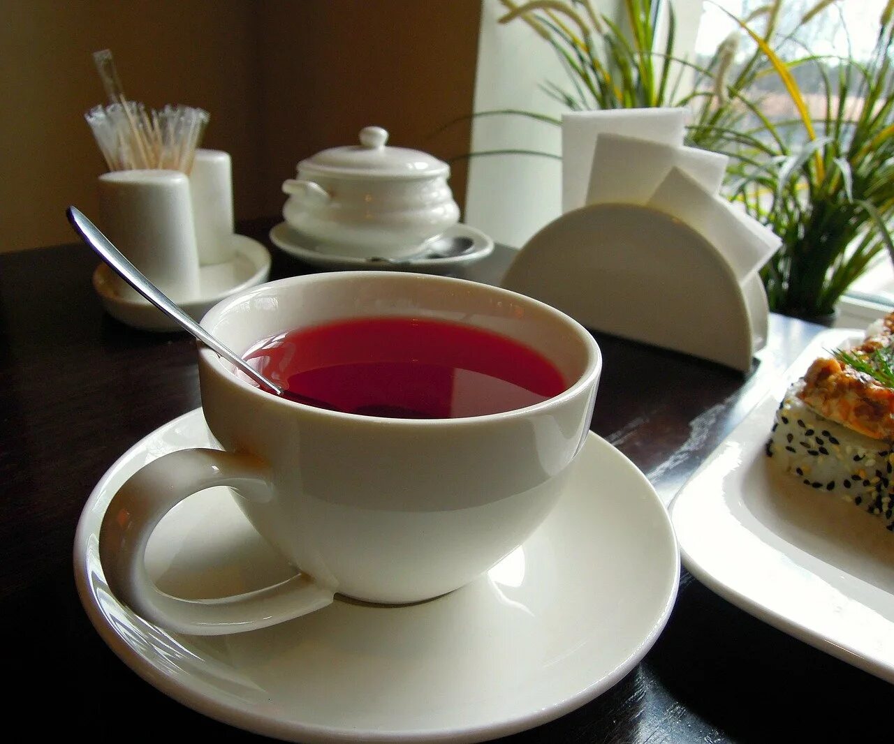 Попить вкусного чаю. Чашка чая. Кружка чай. Кружка с чаем. Красивое чаепитие.