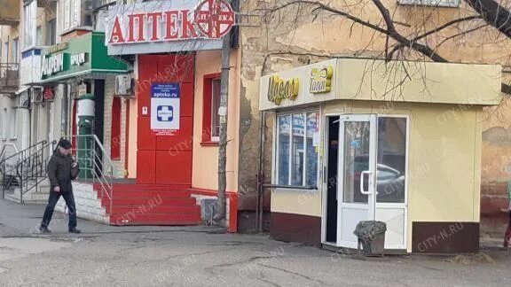 Работа продавцом в табачный киоск. Продавец в табачном ларьке. продавец в киоск табачной продукции. табачки щигры. табачка в тоцком.