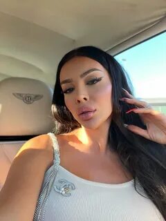 2 pic. rt if this looks like the perfect TROPHY WIFE I am 😈 onlyfans pa...