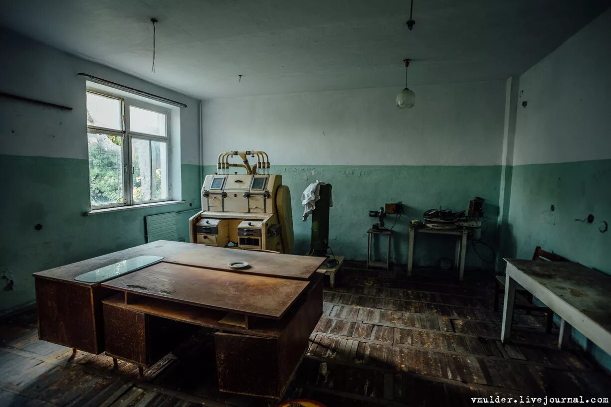 Заброшенная лаборатория арт. Заброшенный офис. Сталкер лаборатория арт. Старая заброшенная лаборатория. Заброшенная лаборатория.