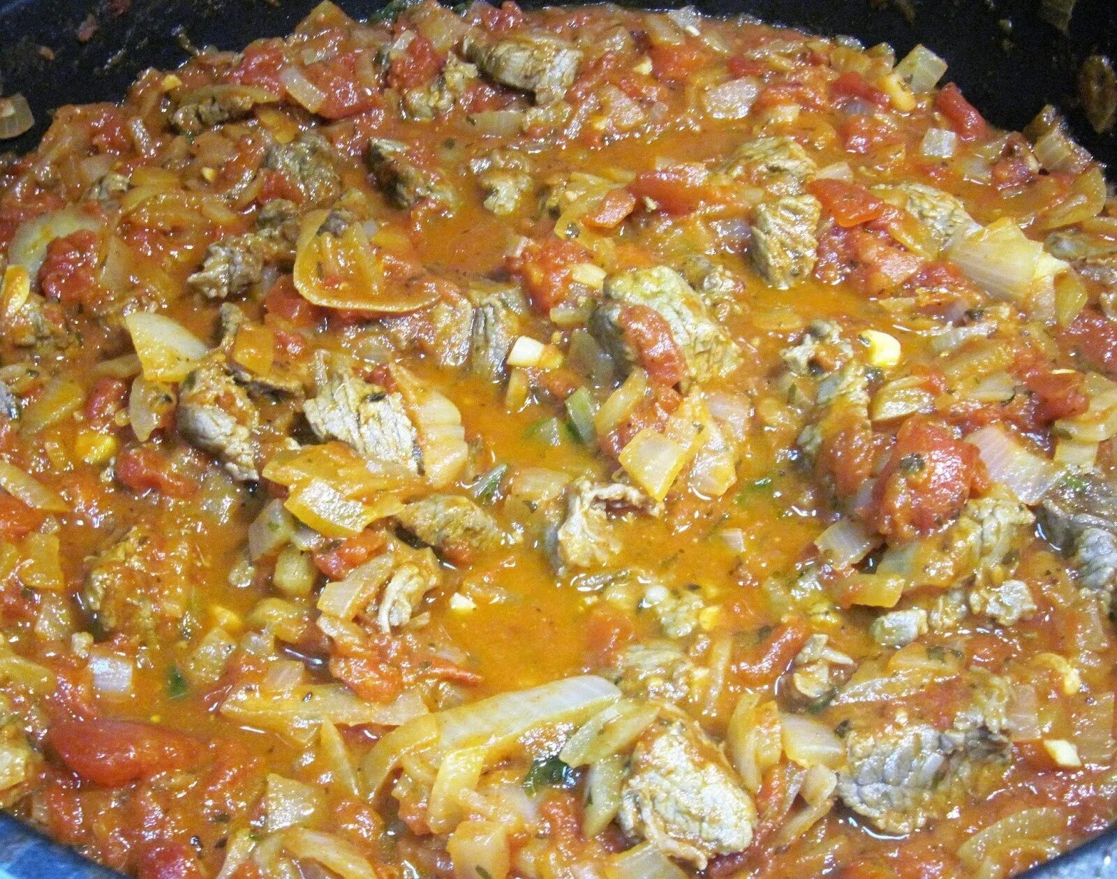 Рецепт курица чахохбили духовка. Соус чахохбили. грузинский чахохбили. чахохбили в школе. чахохбили из баранины.