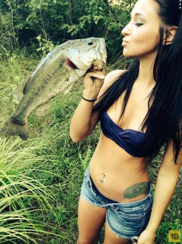 Как ловить девушку. Красивые девушки рыбачки. Девушка рыбачит. Красивые девочки на рыбалке. Девушка Рыбак.