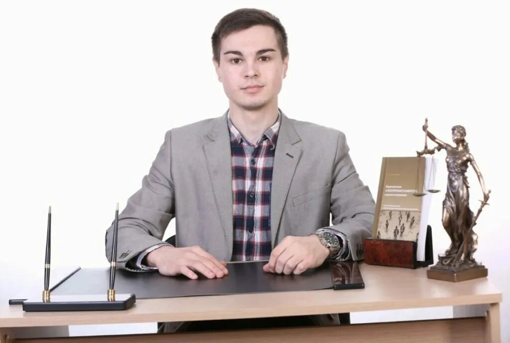 Помощник по правовой работе