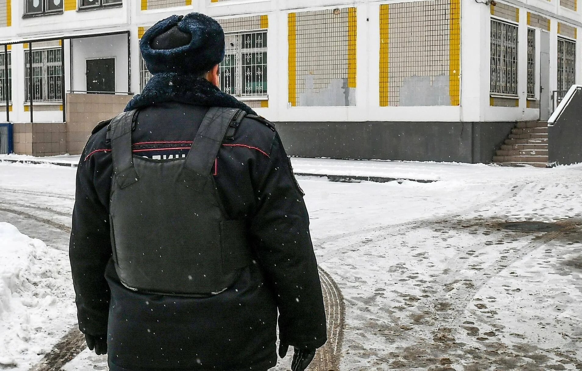 Эвакуация школ в казани сегодня. Минирование школ. Эвакуация. 23 школа псков. Угроза взрыва в школе.