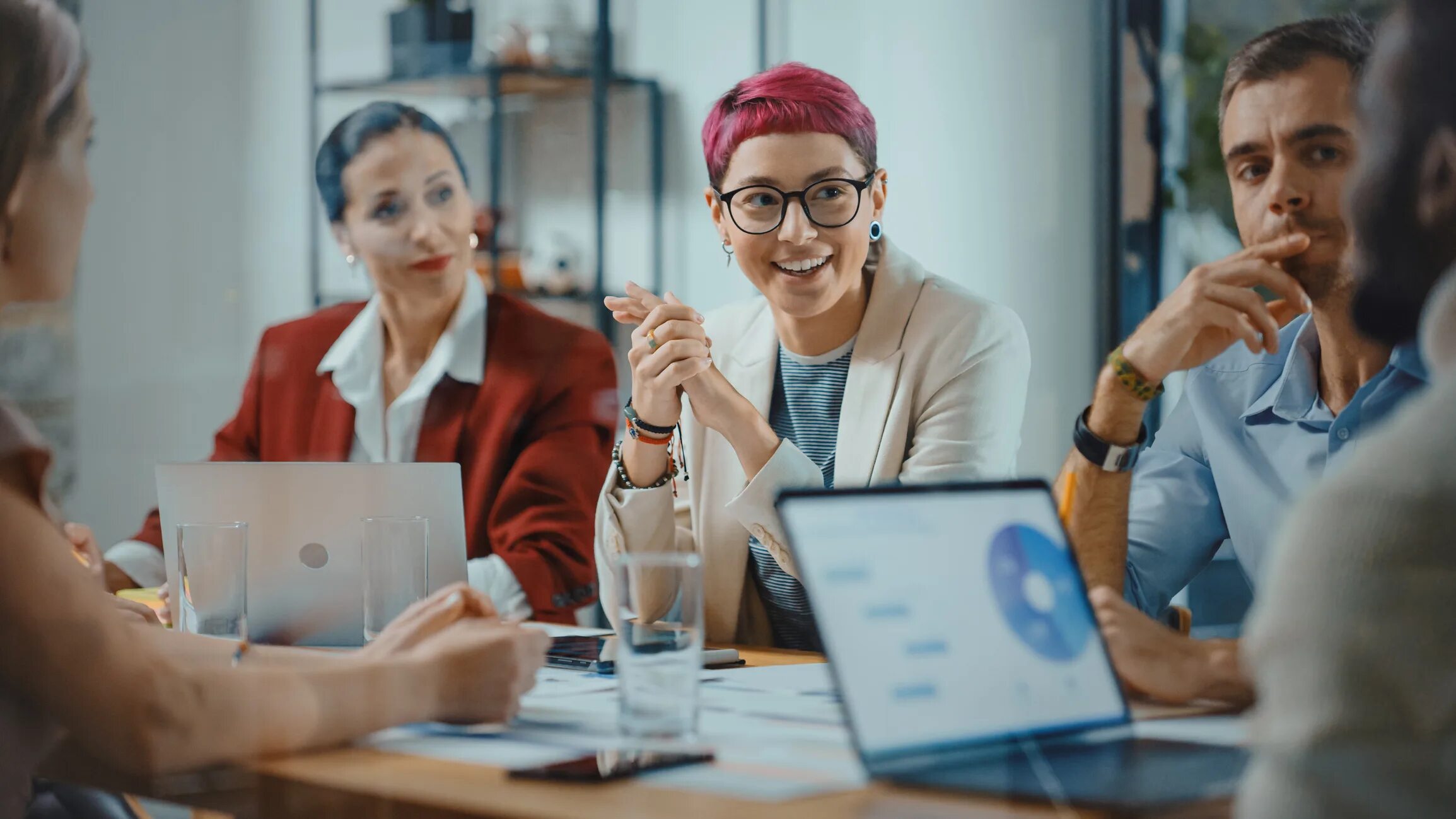 People with want a better job. Гендерный маркетинг. маркетолог за работой. гендерный этикет. work better.