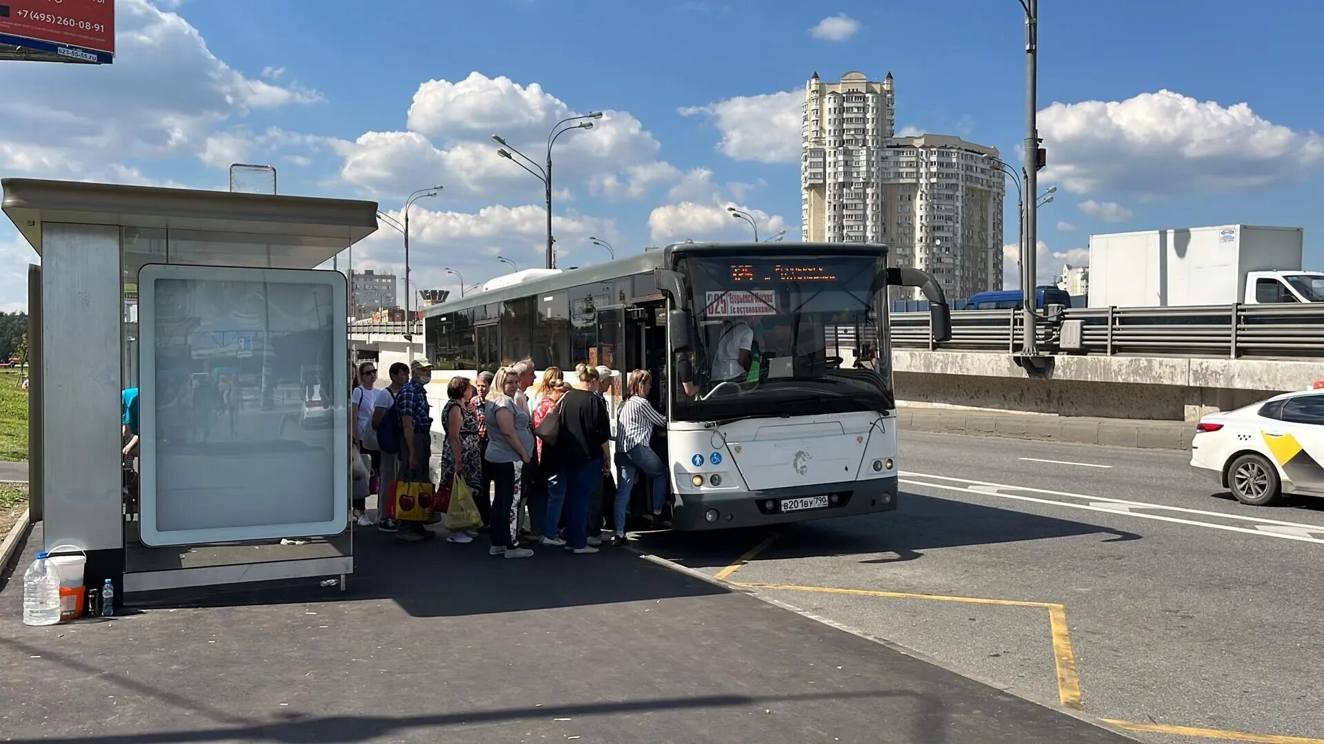 Метро Котельники остановка 325 автобуса. Новые автобусы. Московский автобус. Автобусы Подмосковья.