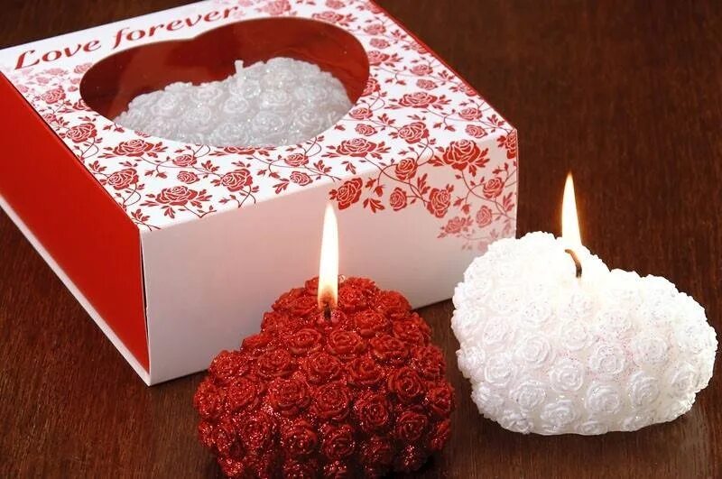 Можно дарить свечи в подарок. Свечи декоративные. Свечи необычной формы. Свеча в виде сердца. Свечи в виде сердечек.