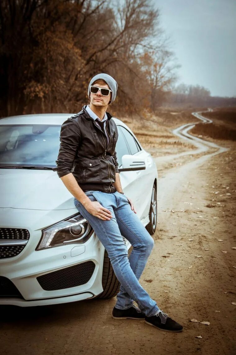 Пацан возле машины. Пацан возле машины. Парень возле машины. Парень в машине. Мужик возле машины.