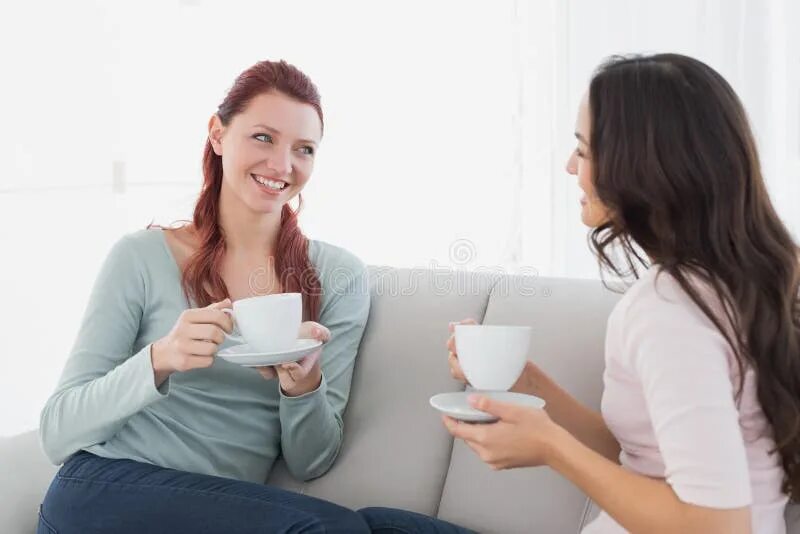 Chatted over. Поболтаем за кофе?. Две женщины беседуют за чашкой чая картинки. Как должна выглядеть болтовня на утренние. Two friends are chatting.