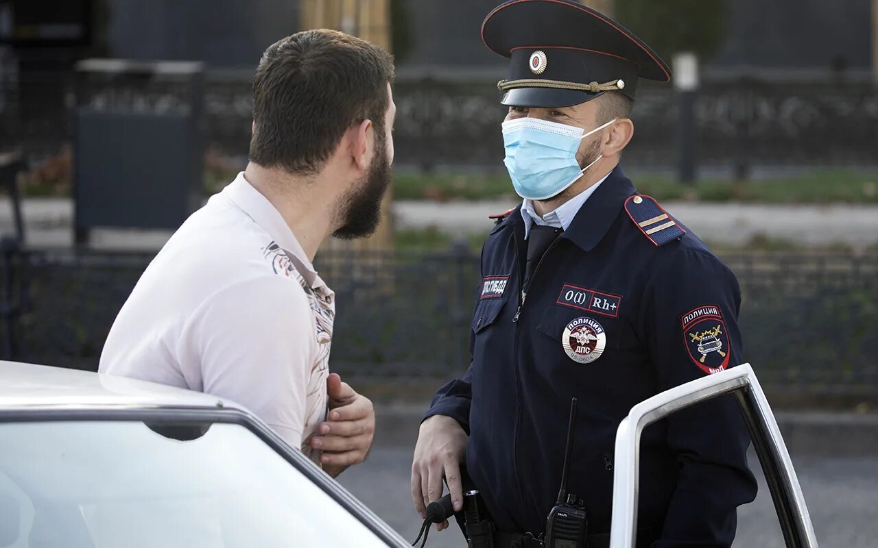 Злой гаишник. Инспектор места. Инспектор гибдд после 9. Инспектор места. Инспектор места.