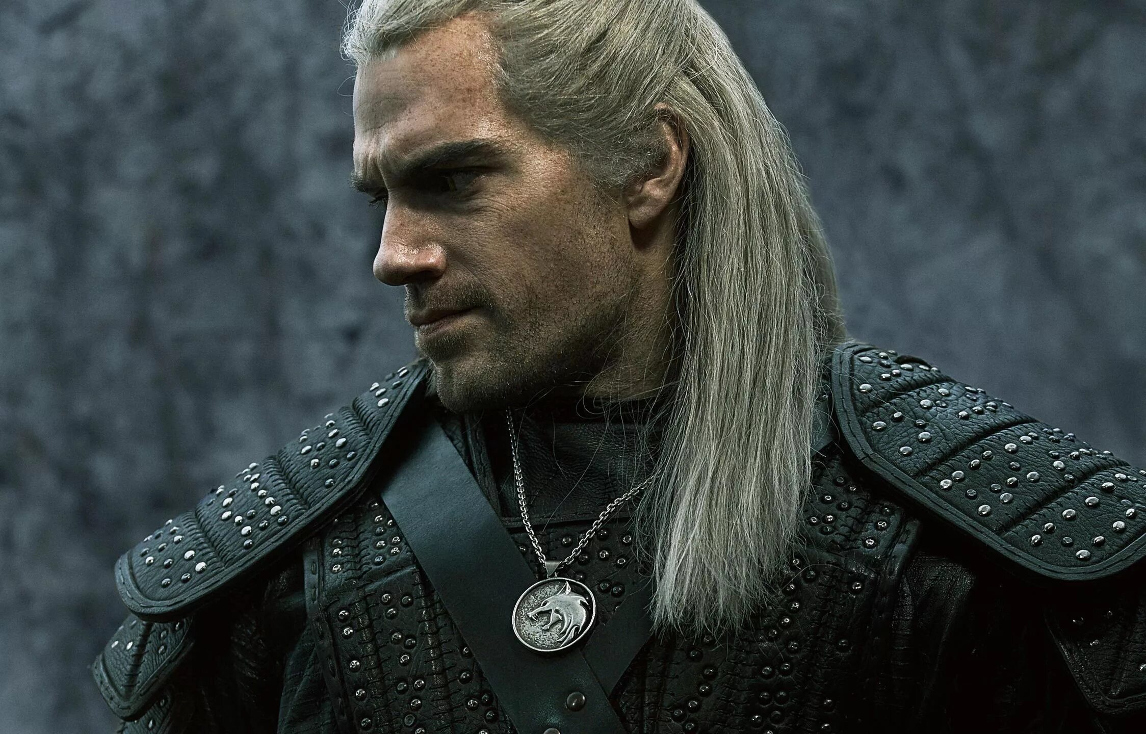 Геральт из ривии сериал 2002. Ведьмак 1 2019. Ведьмак фильм 2019. Лютикнетфликс геральт. Ведьмак сериал геральт.