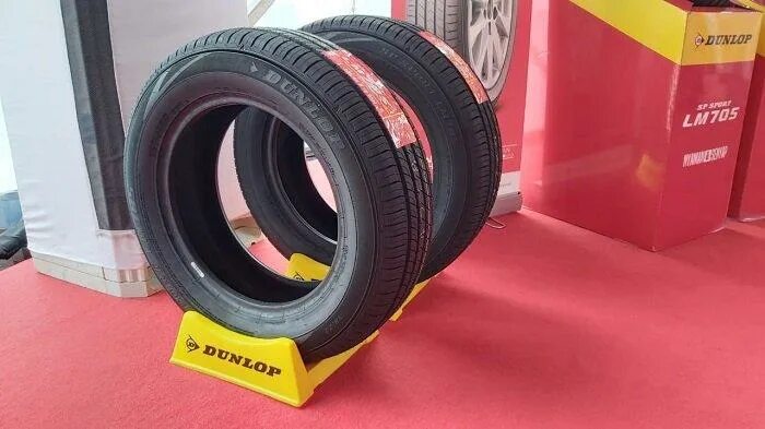 Шины dunlop sport lm705w. SP Sport lm705. Dunlop lm705. Данлоп SP Sport lm705. Dunlop SP Sport lm705w евроэтикетка.