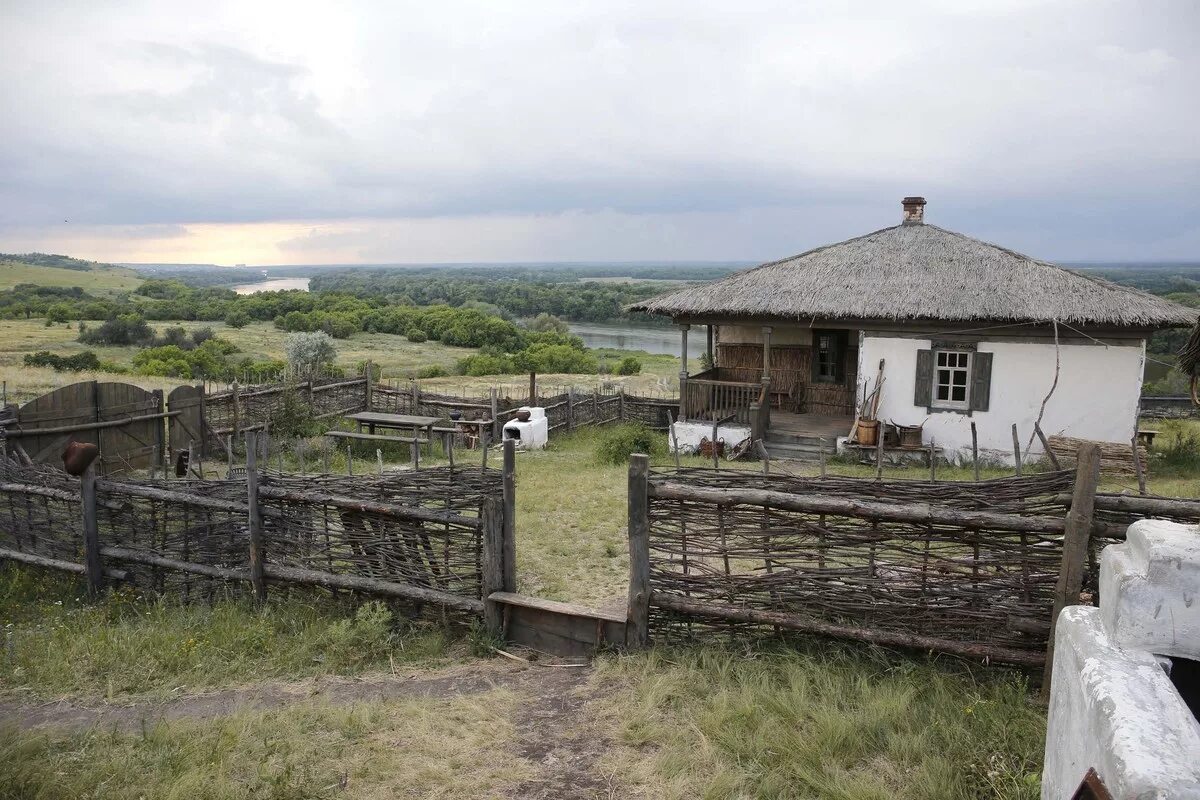 Татарское ростовская область. Хутор Калининский Ростовская область. Станица Вешенская Хутор татарский. Хутор татарский тихий Дон 2015. Казачий курень станица Вешенская.