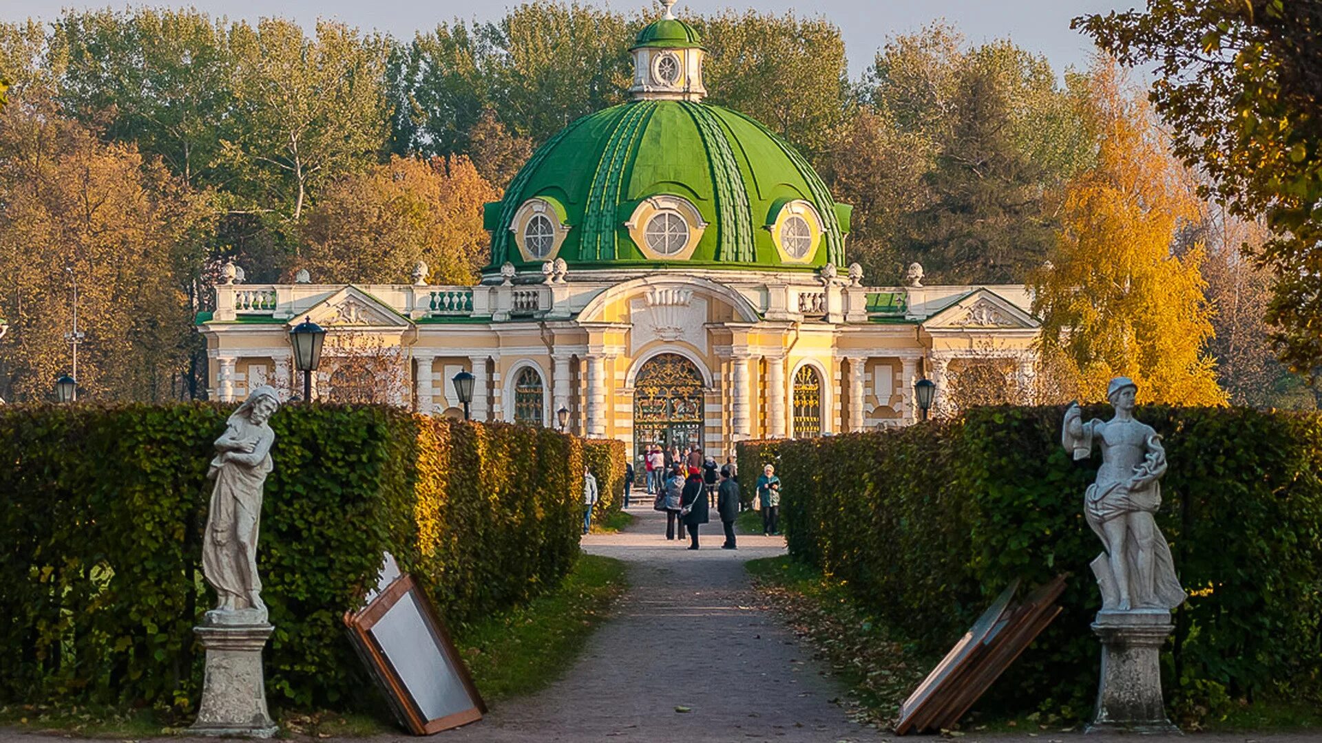 Парки усадьбы до какого числа. Парк усадьба Кусково. Парк Кусково Москва. Парка музея-усадьбы «Кусково». Музей Кусково осенью.