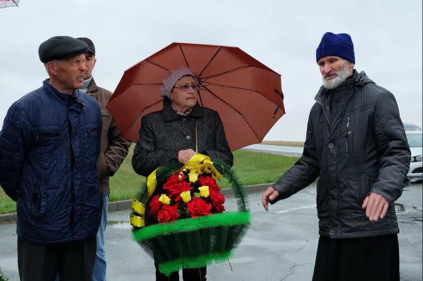 Спас десятки жизней. Памятник Байдуги и Шабалдину. Байдуга и Шабалдин. Прощание Слава Тиманов 36 лет Ордынское.