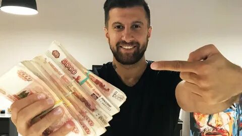 Блоггер помогает деньгами