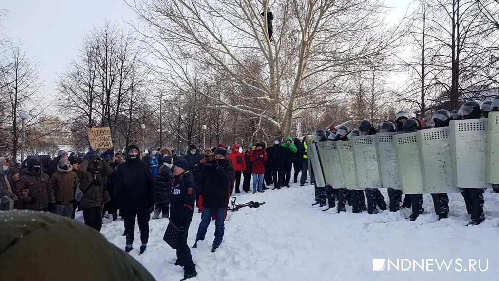 Митинг навального 24. Митинг Навального Екатеринбург 23 января. Митинг Навального в Екатеринбурге. Протесты в Екатеринбурге 2021. Екатеренбургмитинг 2022.