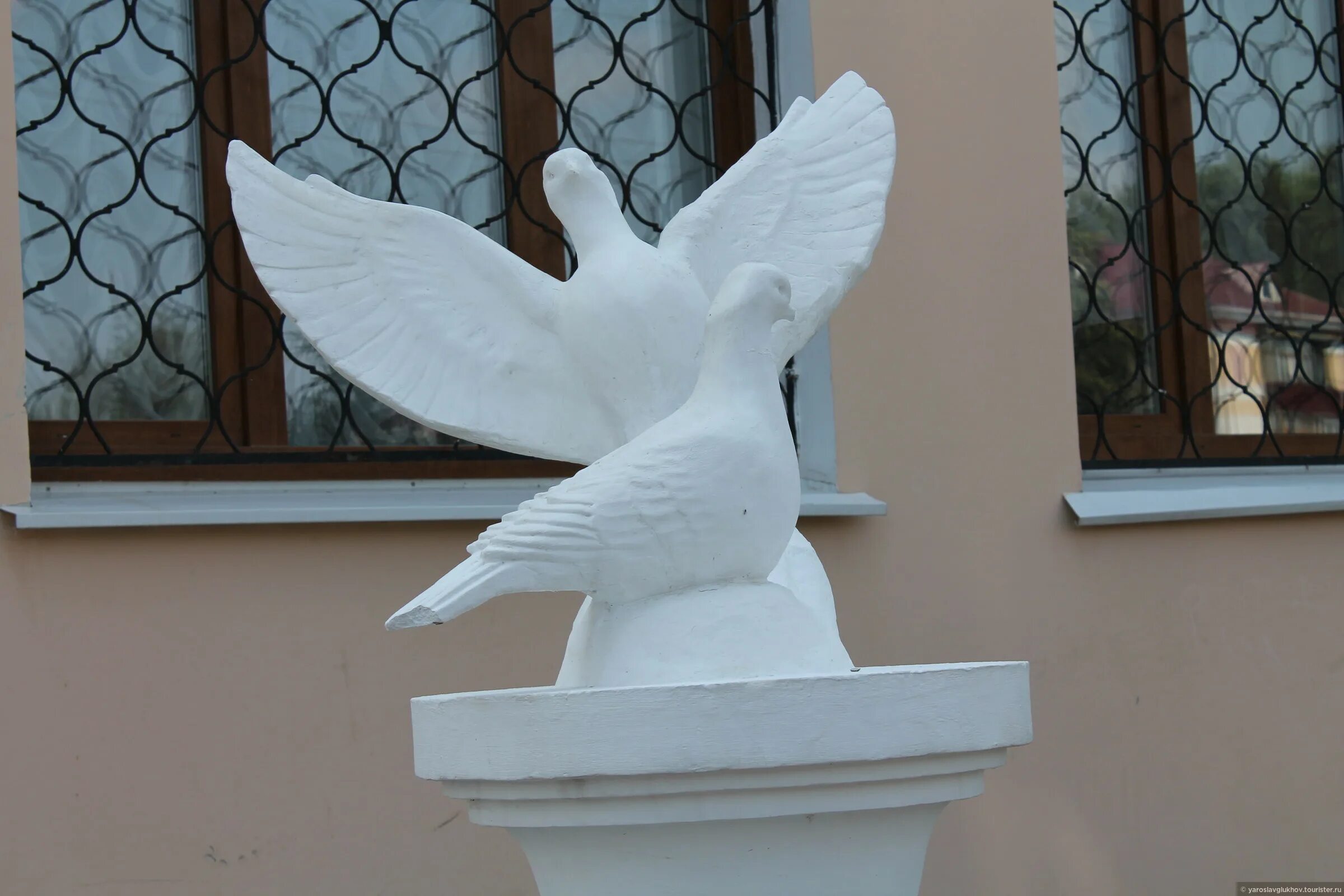 Скульптура голубь. Голуби монумент. Скульптура голубей. Скульптура голубей. Фигура голубя.