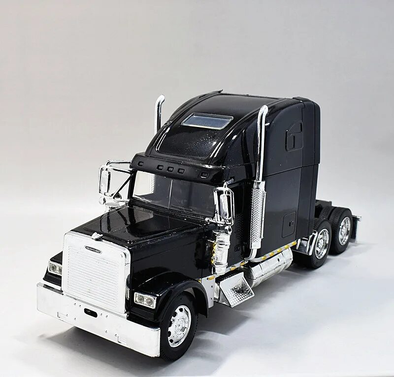 Фредлайнер 1:43. Модель freightliner 1/43. New-ray 1998 freightliner. New-ray Toys Фрейтлайнер. Купить модели тягачей