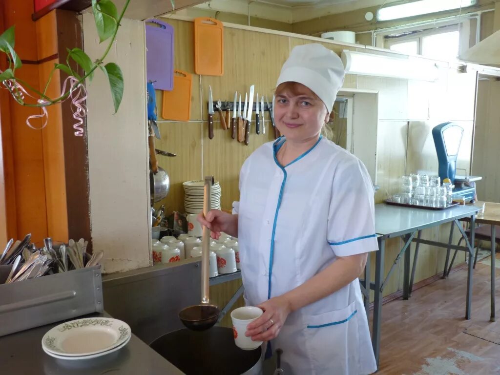 Сколько поваров в столовую